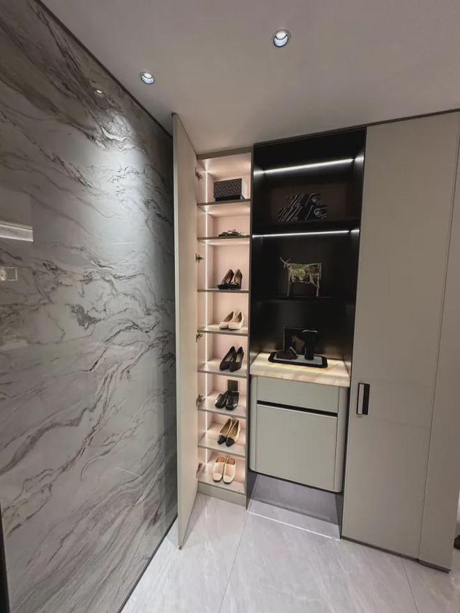 星空体育网站：上海普陀越秀·苏河·和樾府售楼处网页丨2024最新房价详情(图12)