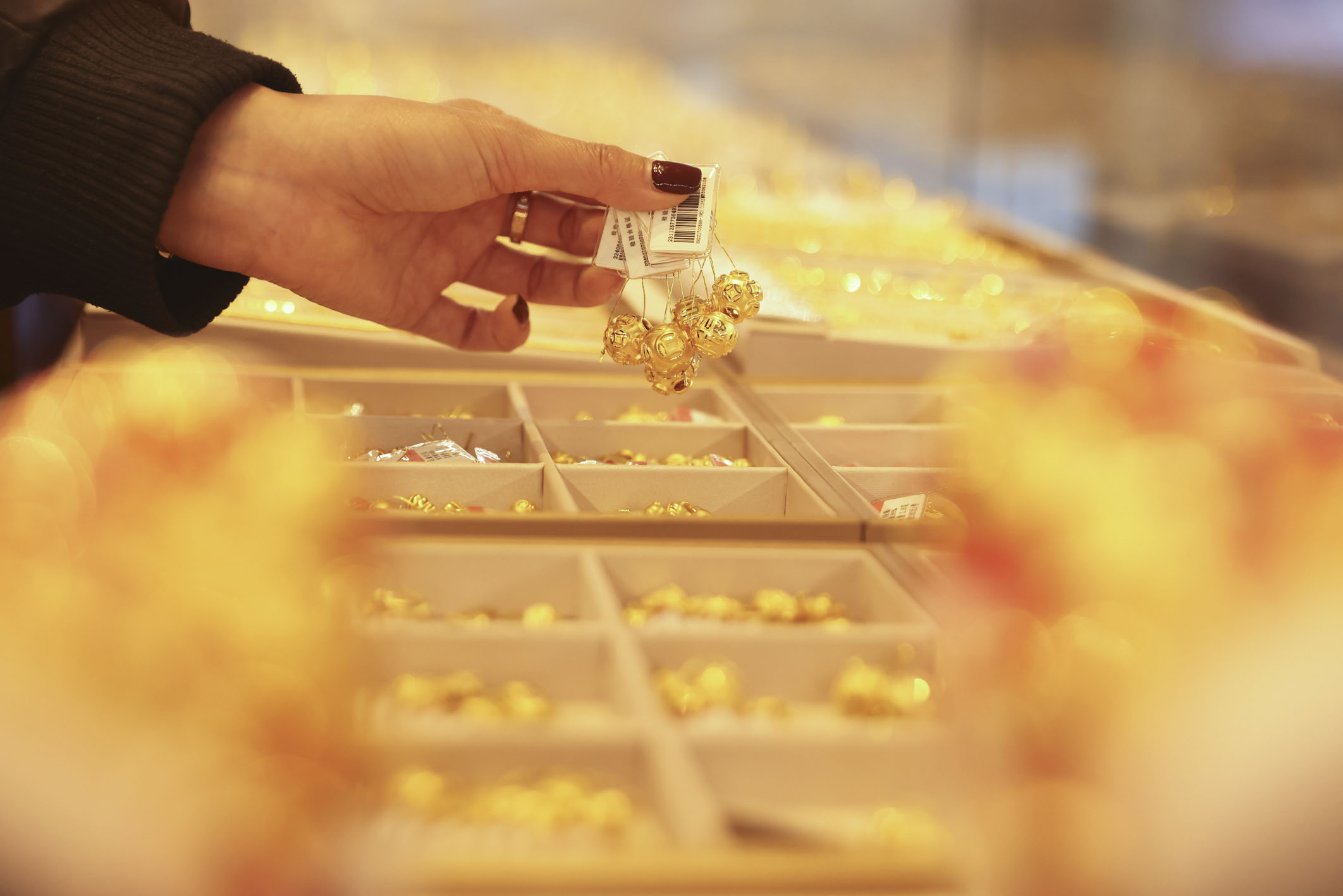 潮宏基逆势扩张谋求突围成效待考(图1)