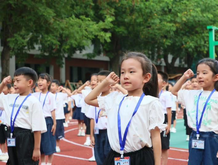 星空体育网址：我市各中小学迎来开学第一天(图4)