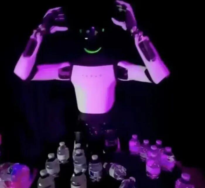 星空体育网址：苹果CEO库克的“不明原因手部颤抖”正引发内部更多讨论；美团AI转向前字节视觉模型AI平台负责人潘欣加入丨产业周报(图5)