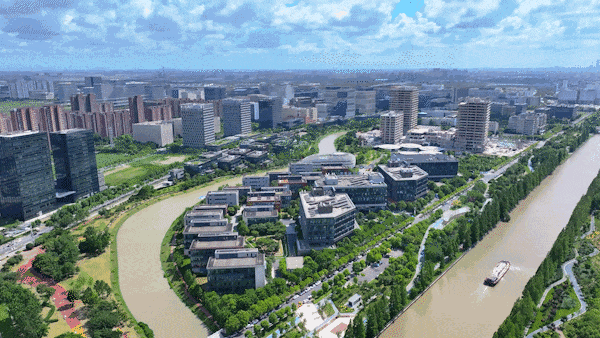 星空体育网站：壹江臻邸售楼处最新发布(首页网站)中旅壹江臻邸销售中心可详聊楼盘详情价格地址清晰告知配套成熟前台电话(图31)